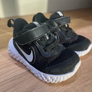 Nike Baby Black and White Sneakers size 4